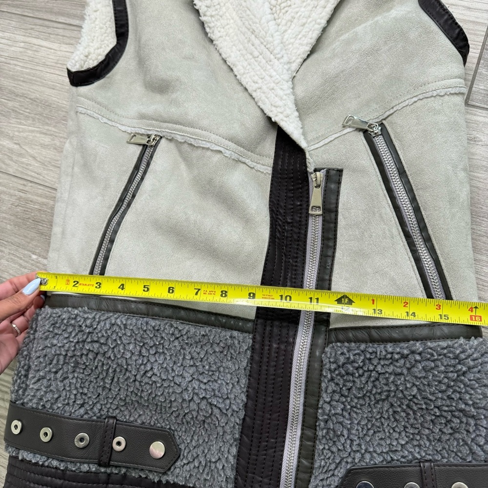 STELLA & Lorenzo Faux Shearling Moto Vest Size XS - Picture 12 of 16